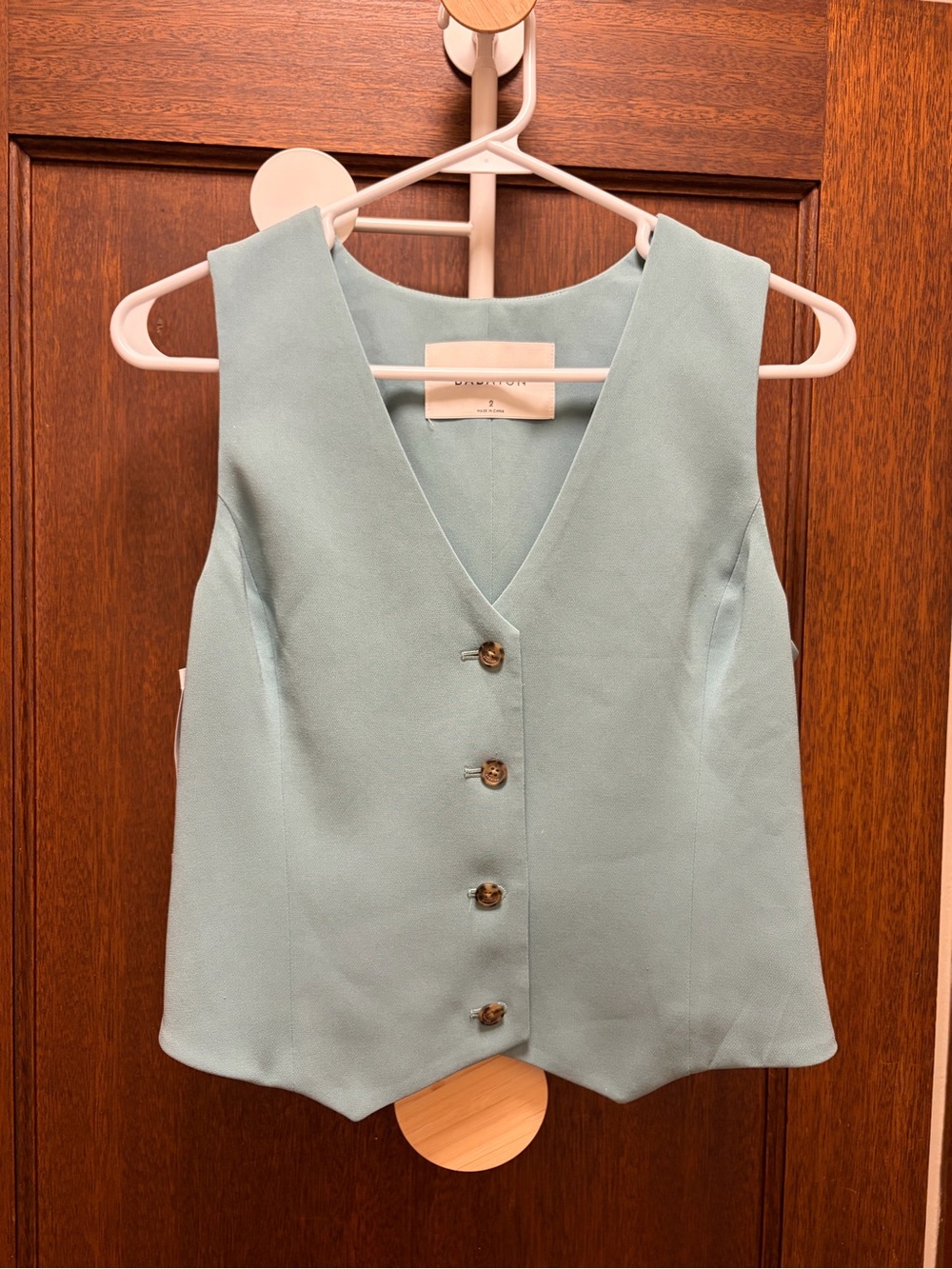 Aritzia Babaton Mint V-Neck Button Front Sleeveless Vest